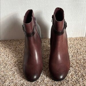 Women’s Clarks Alayna Juno ankle boot, burgundy, Size 11 W